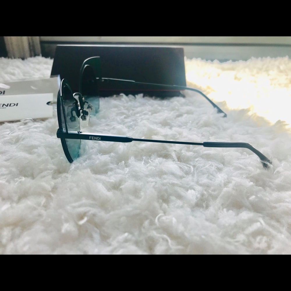 FINAL SALE $600 NWT AUTHENTIC Fendi Sunglasses - Picture 3 of 5